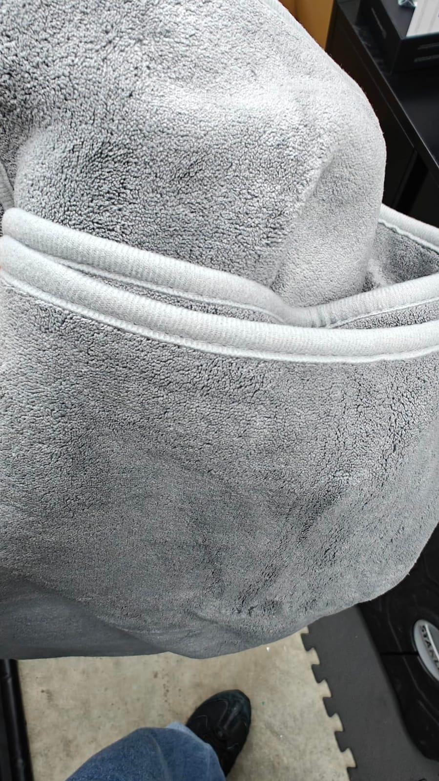 Amazon Basics Super Absorbent Microfiber Car Drying Towel, Scratch-Free, Streak-Free, Lint-Free, 36