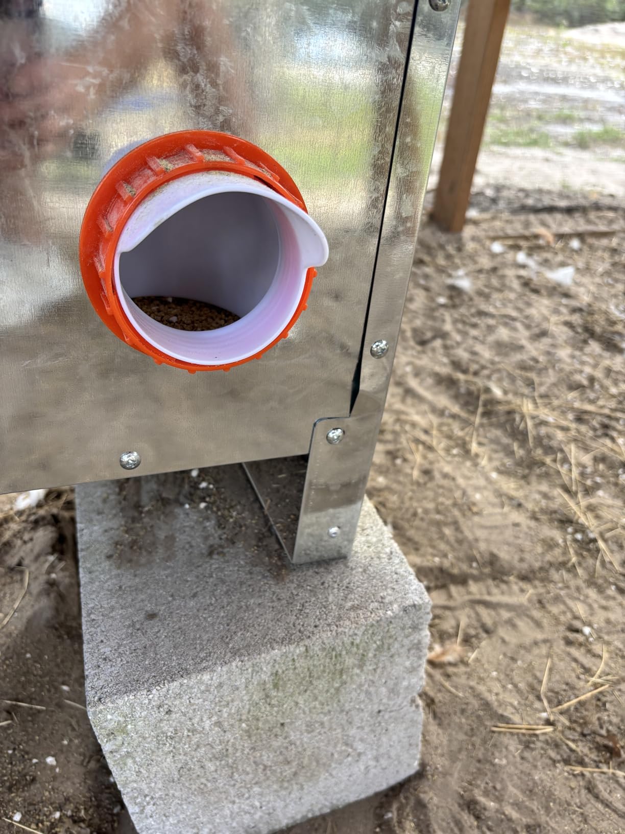 HAYOHRT 85-120LBS Capacity Chicken Feeder No Waste 10-Ports Automatic Large Poultry Feeder with Latch & Handle for Chickens Bantams Pheasants Poultry Coop Weatherproof customer photo 1
