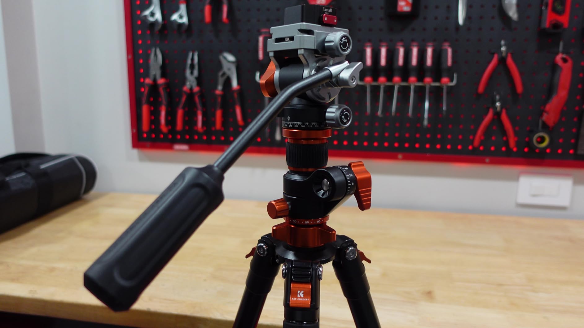 K&F CONCEPT 90''/230cm Horizontal Fluid Head Camera Tripod customer photo 1