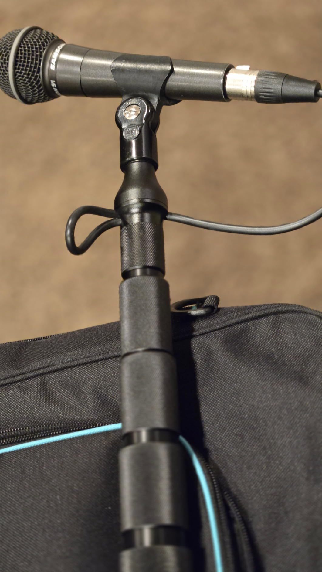 Movo CMP-17C Professional 9.8' Aluminum Boom Pole for Shotgun Microphones with Internal XLR Cable – Compatible with Rode NTG Series, Sennheiser MKE600, Audio-Technica AT875R & More customer photo 1