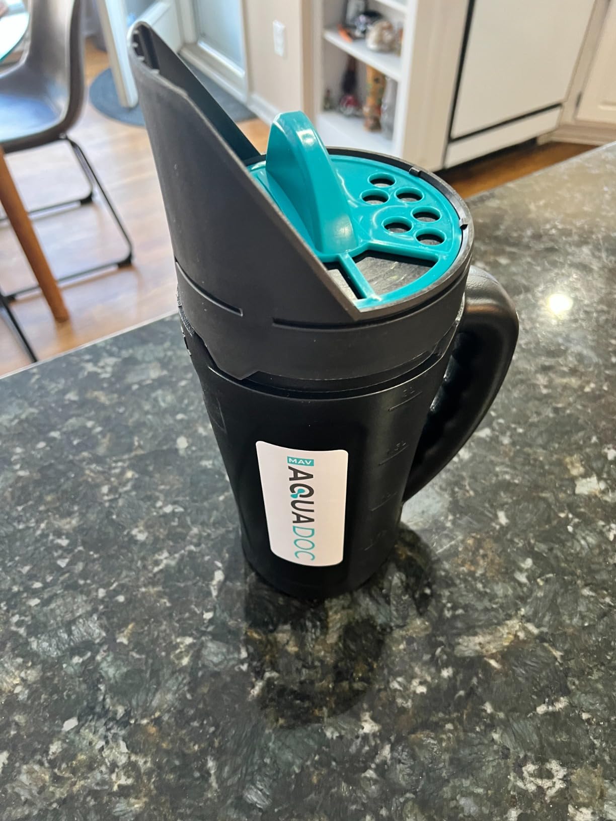 AquaDoc Handheld Salt Spreader for Snow Melt, Fertilizer, Lawns - 2.5L customer photo 2