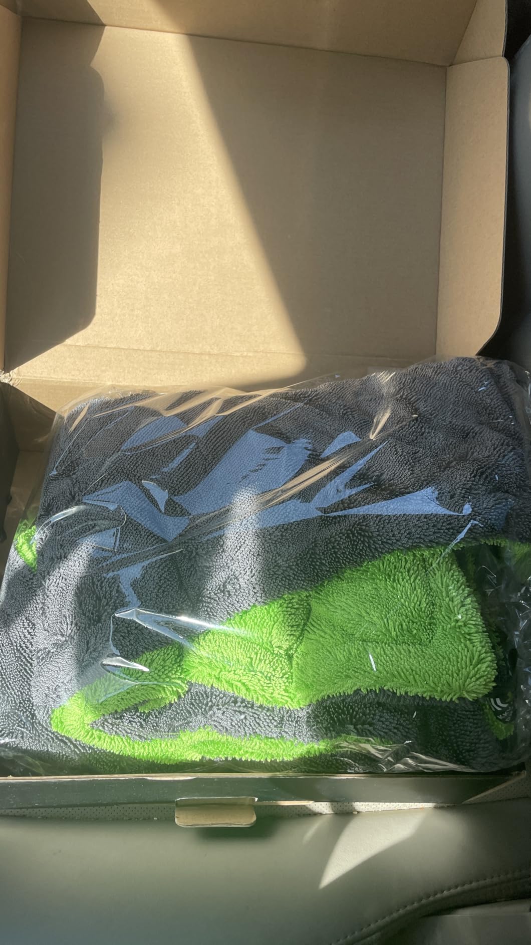 KKV Full-Sized SUV Drying Towel, 48”x24” Dual Sided Microfiber Car Cleaning Towel with Twisting Yarn Technique, 1400GSM Super Absorbent, Scratch-Free, Machine Washable (Darkgray-GreenYellow) customer photo 1