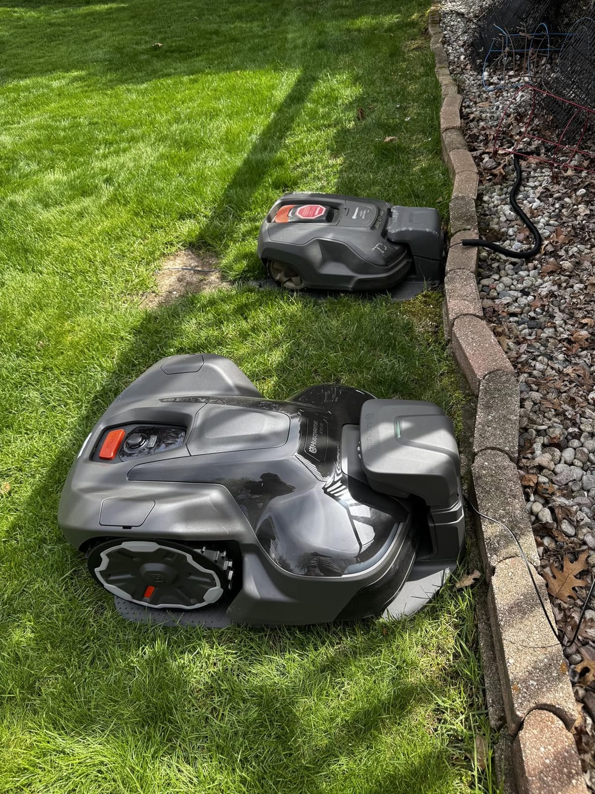 Husqvarna 410iQ ½ Acre Wire-Free, 45% Slope, app Based, Robot Lawn Mower customer photo 1