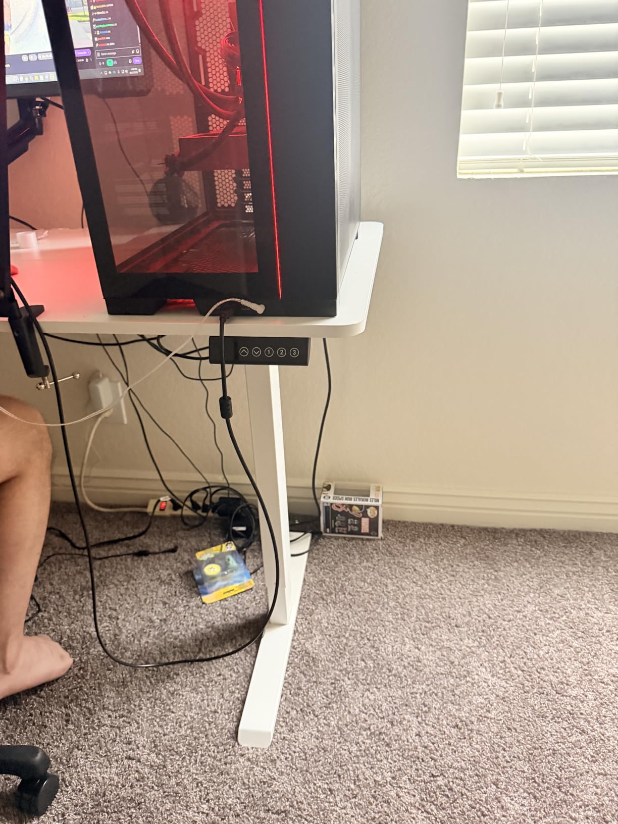 Veken 63×27.6 Inch Large Electric Standing Desk, Gaming Table, White customer photo 1