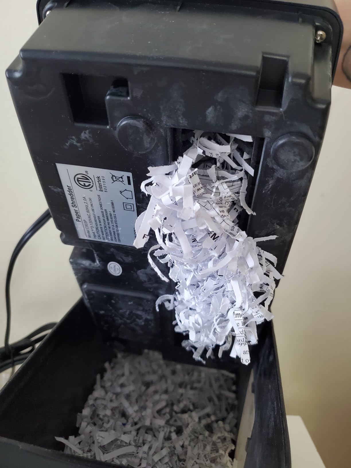 Suntiko 5-Sheet Small Cross Cut Paper Shredder Black customer photo 1