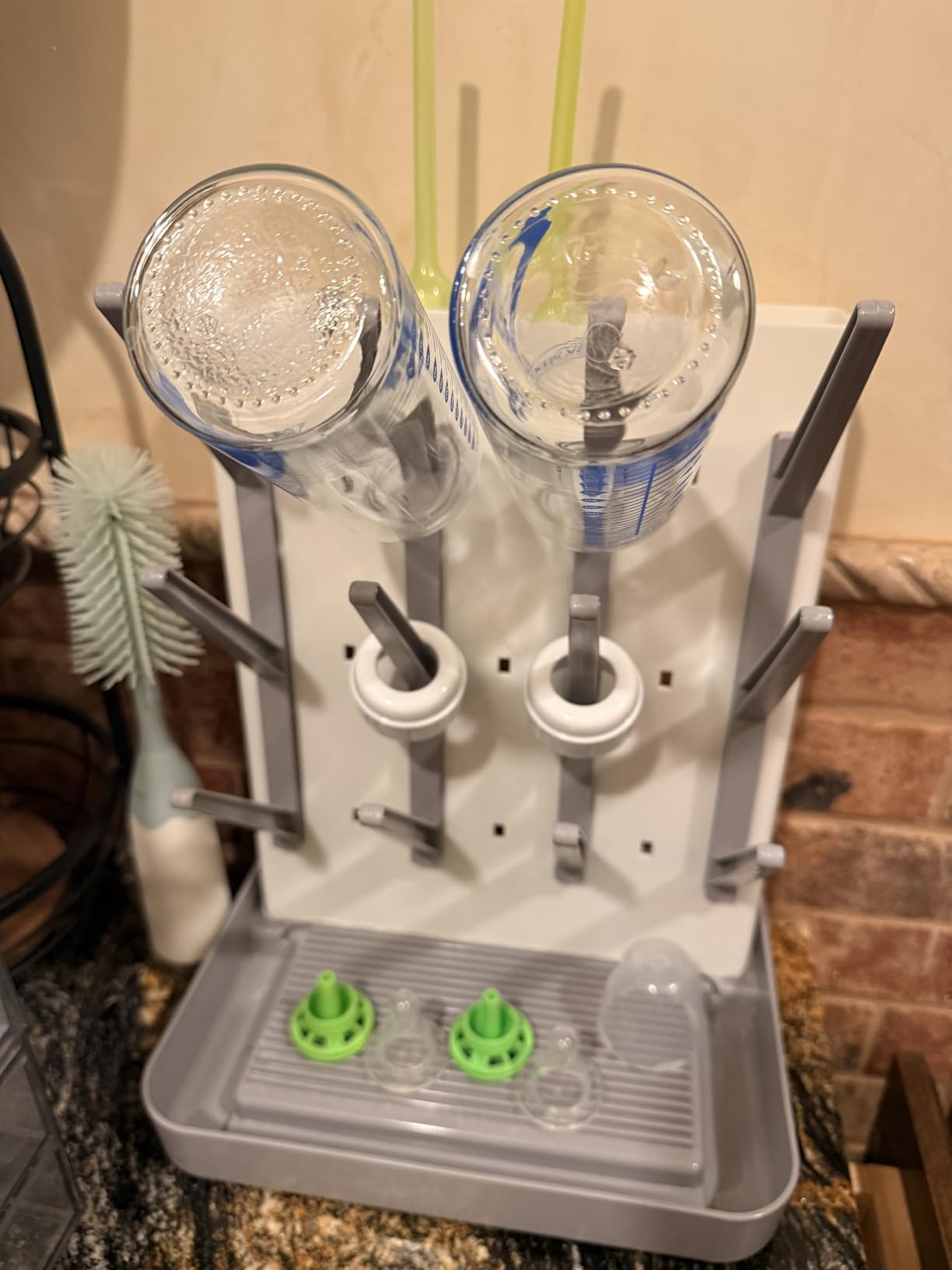 Dayacoco Baby Bottle Drying Rack, Space Saving Vertical Bottle Dryer Holder customer photo 1