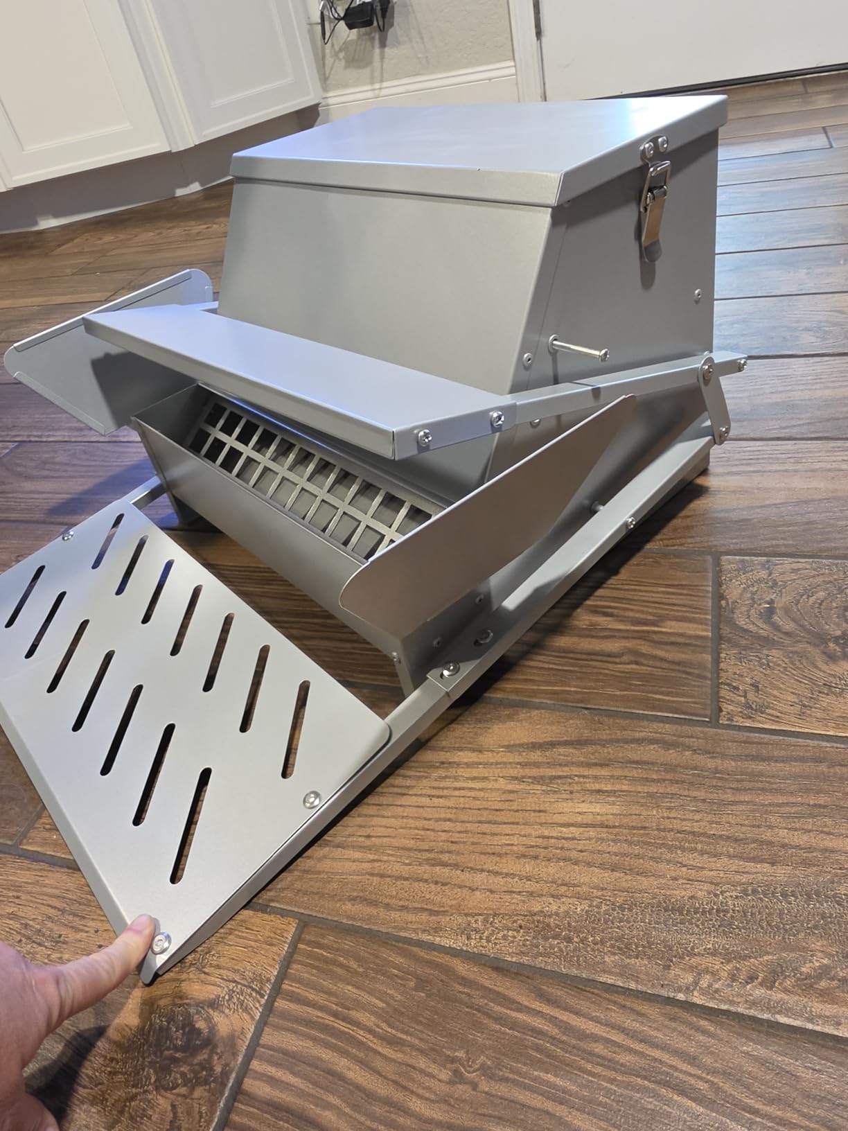 Automatic Metal Treadle Feeder 26lbs Capacity No Waste Automatic Chicken Feeder Galvanized Steel Large Metal Poultry Feeder Outdoor Coop Food Dispenser with Rain Cover customer photo 1