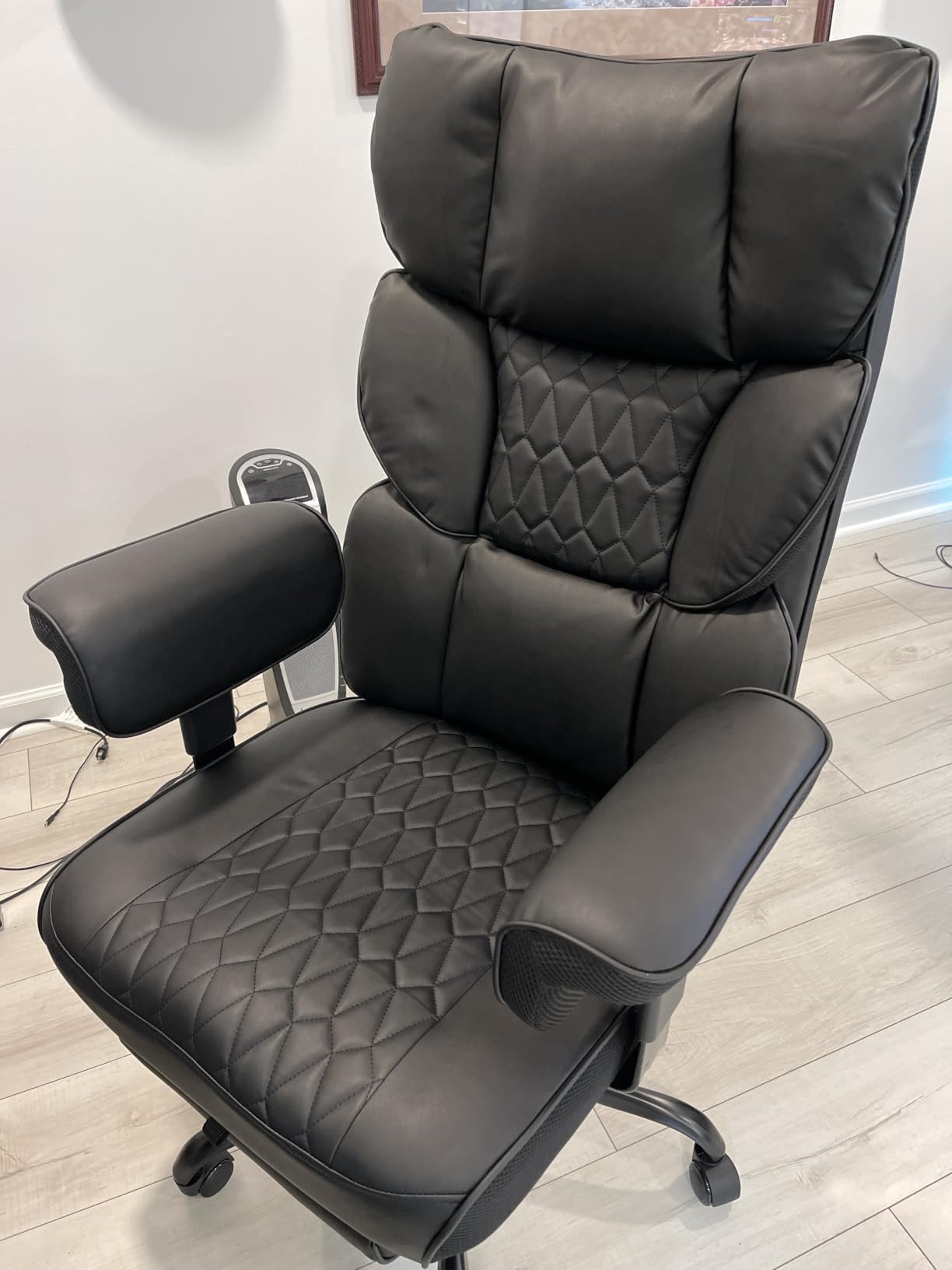 Misolant Big and Tall Office Chair with Footrest, High Back Executive Desk Chair with Adjustable Lift Armrest, 155°Recline，Lumbar Support Pillow, Faux Leather Gaming Chairs for Home or Office Black customer photo 2