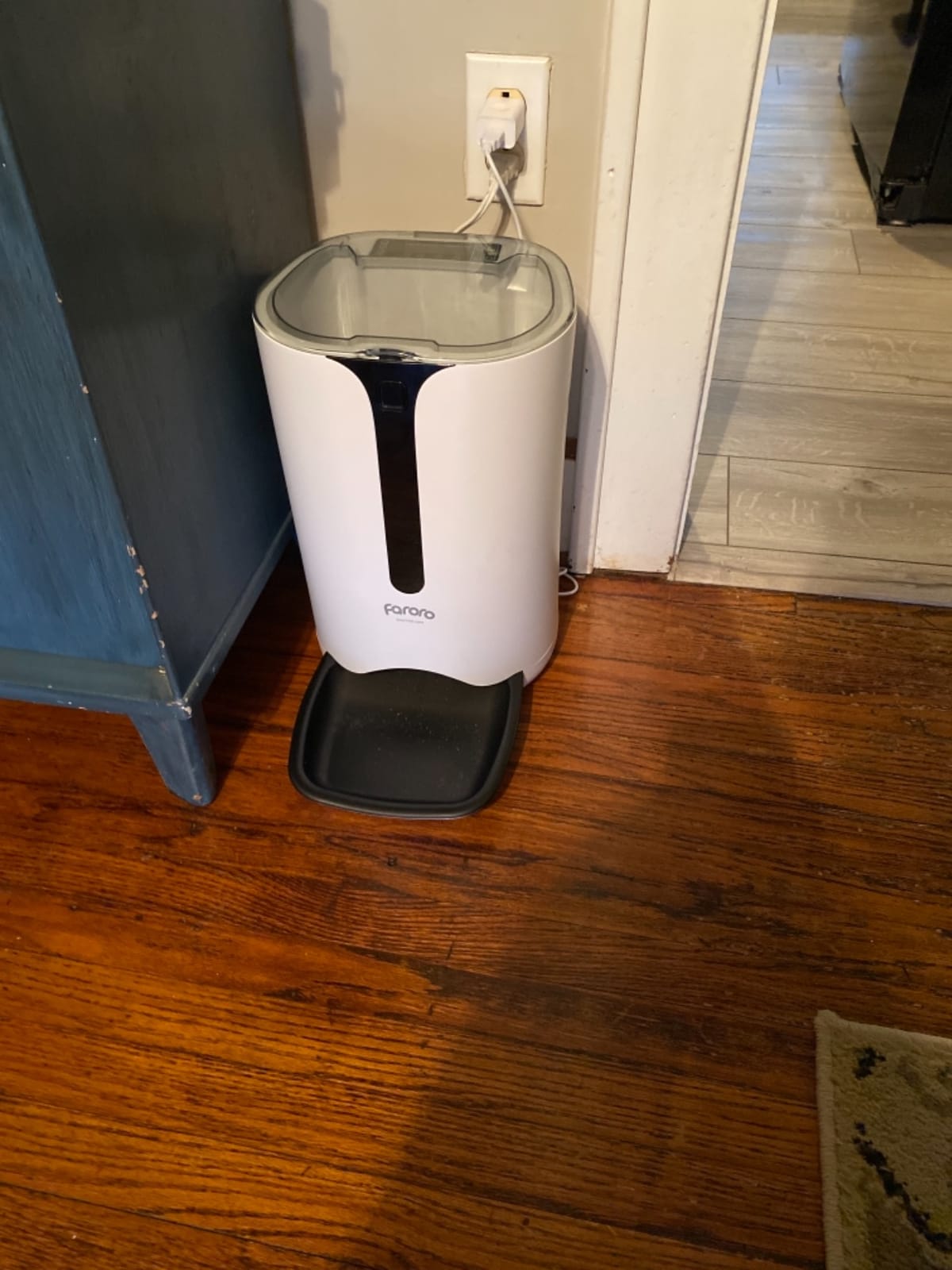 Faroro Automatic Cat Feeder with Camera, 1080P HD Video with Night Vision, 5G WiFi Automatic Dog Feeder with APP Control, 2-Way Audio, Blockage Sensor for Cats or Small Dogs, 4L (White) customer photo 1