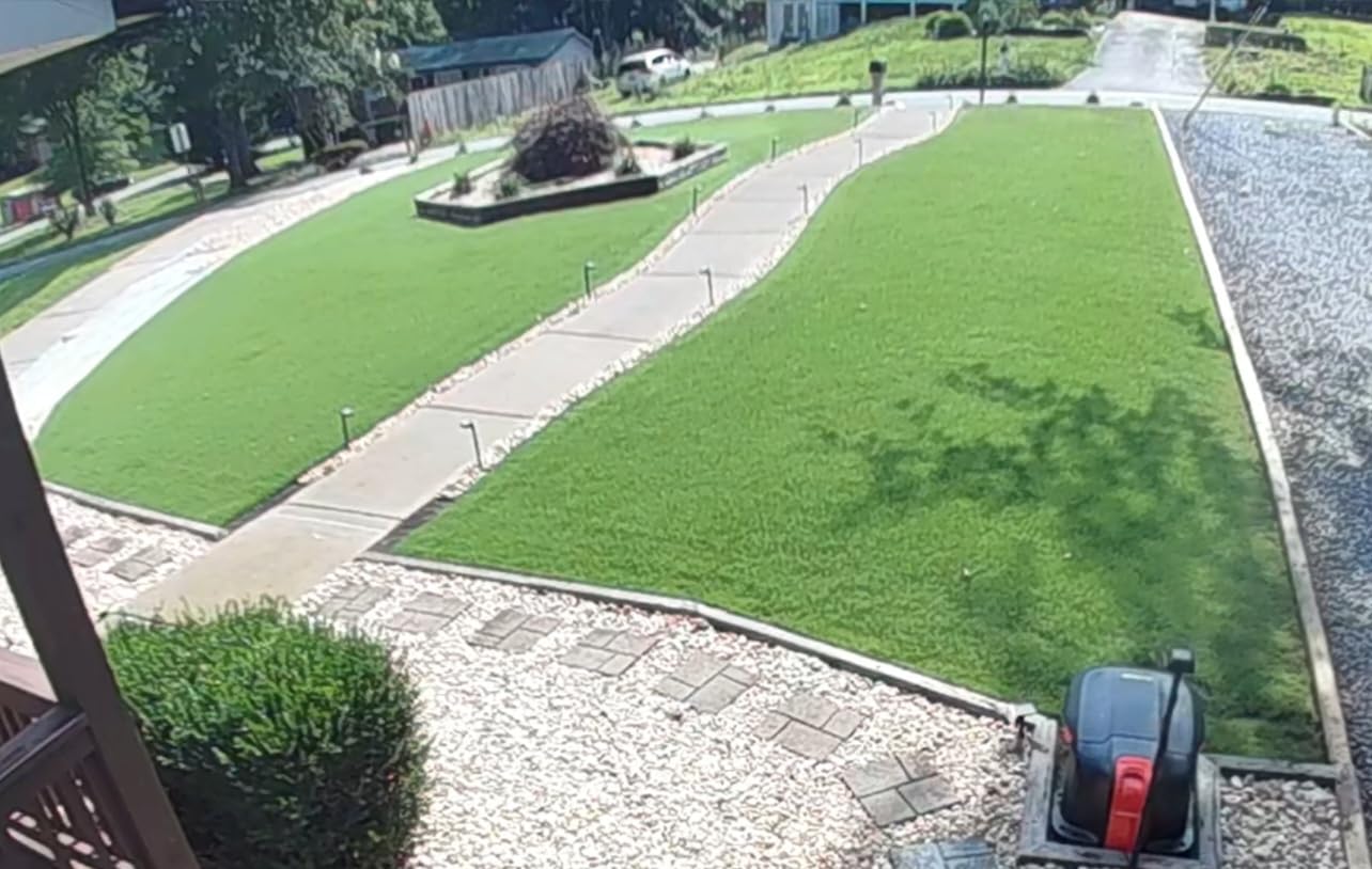 Segway Navimow i206 AWD Robot Lawn Mower Wire Free with Garage S, 0.15 Acre customer photo 1