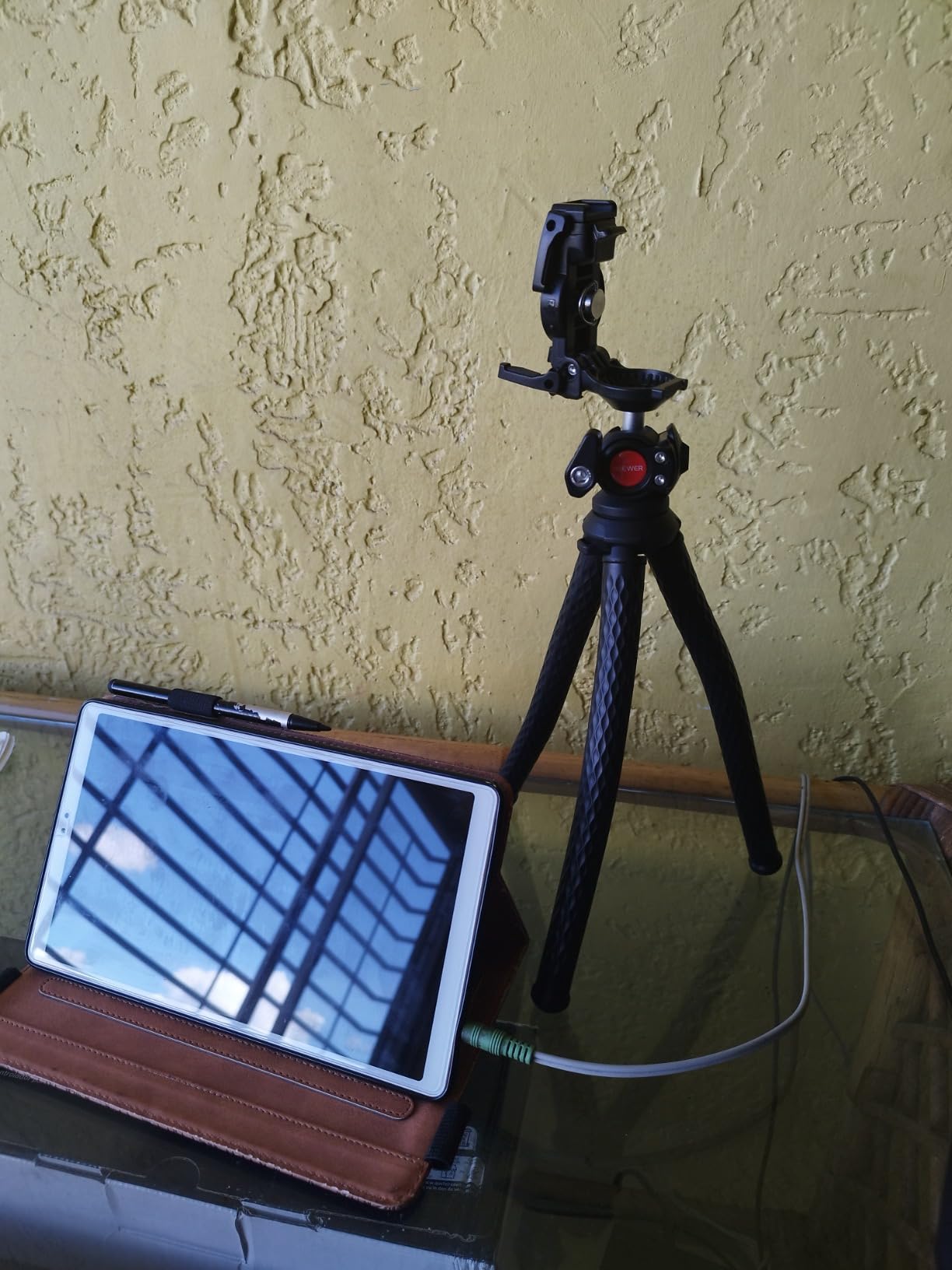 NEEWER Flexible Phone Tripod, Small Mini Camera Webcam Desk Stand, TP34 customer photo 1