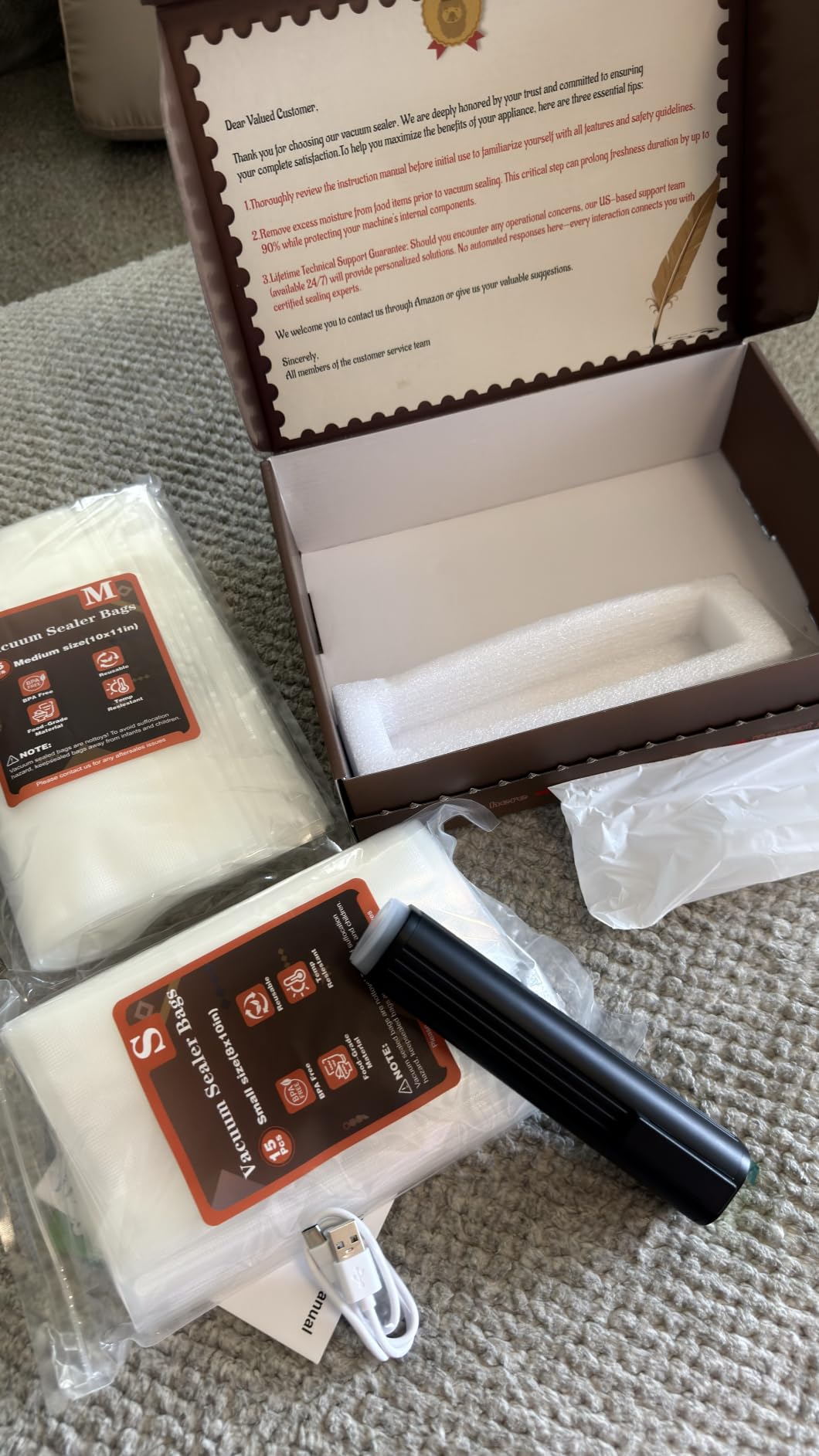 Elxis Vacuum Sealer, Portable handheld Vacuum Sealer + 30 Reusable Vacuum Bags, Portable Food Sealer, With LED pressure display, 2-Speed Pressure Control (60/80 Kpa) customer photo 1