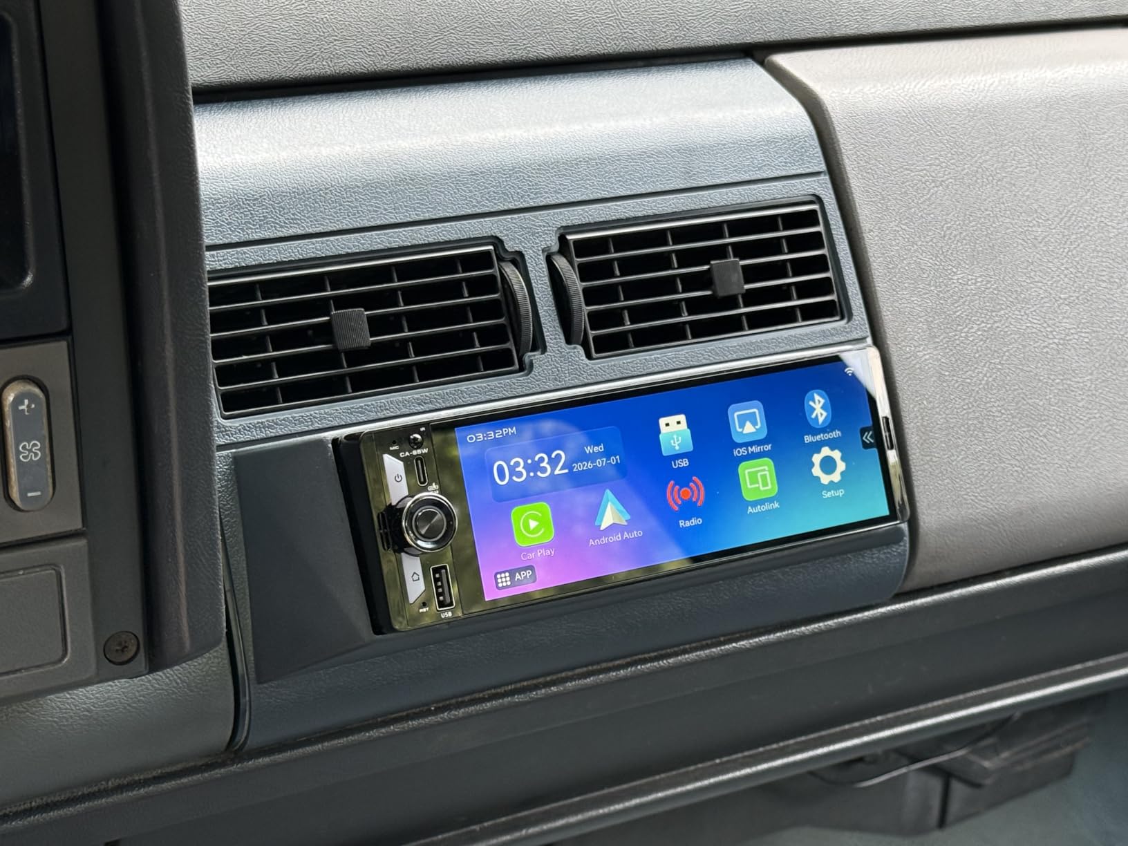Single Din CarPlay Multimedia Receiver: 6.5